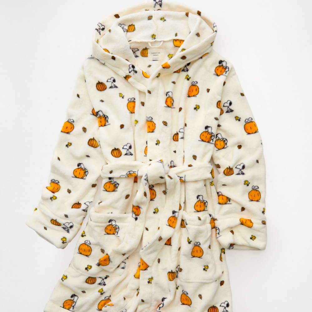 🍨🧡 American Eagle Snoopy Cozy Bath Robe 🍨🎃 - Picture 4 of 5